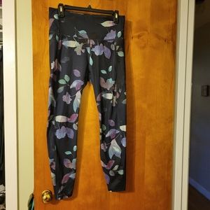 All in motion navy floral leggings, size large